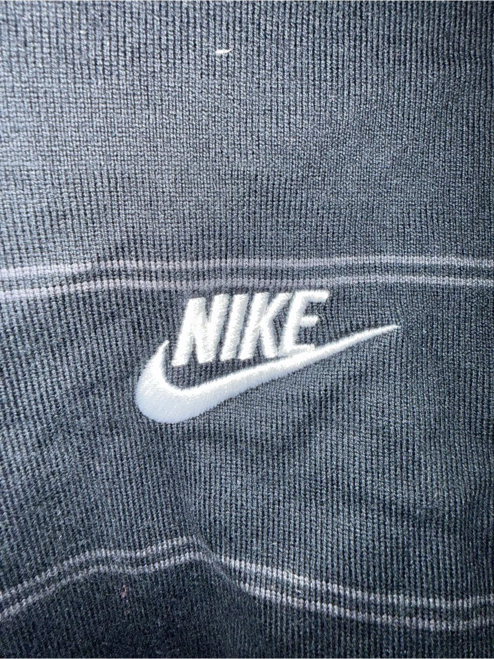 Nike Black Crewneck T-Shirt with White Logo Tag - Picture 2 of 8